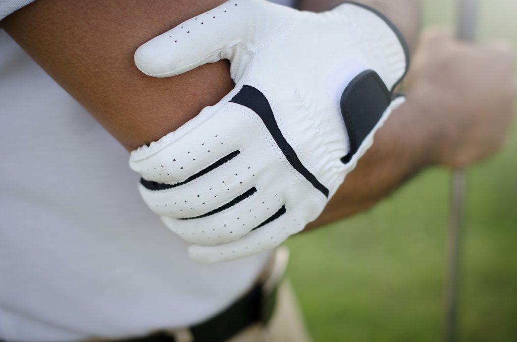 golfer with injured elbow
