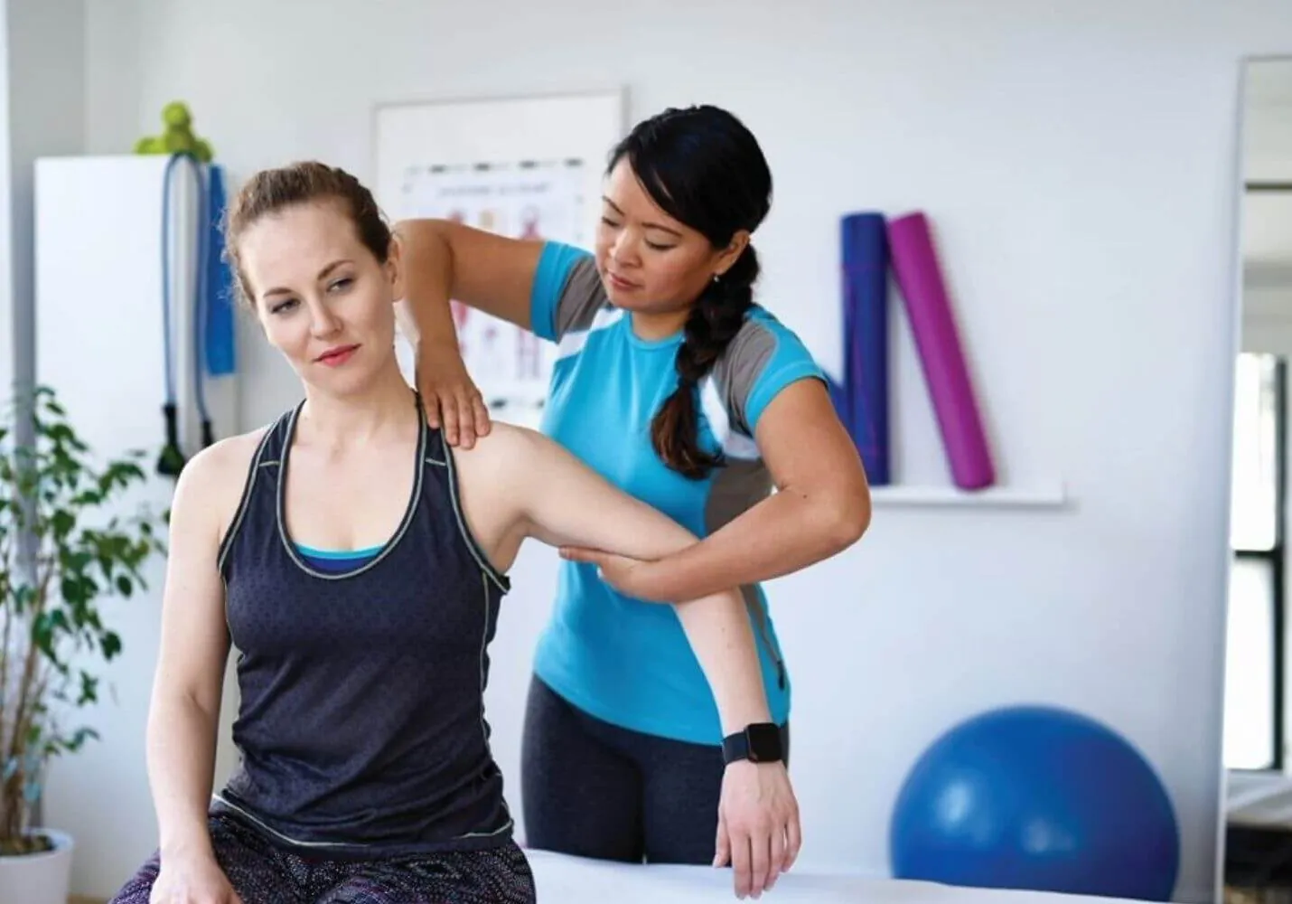 Therapist working shoulder long left aligned